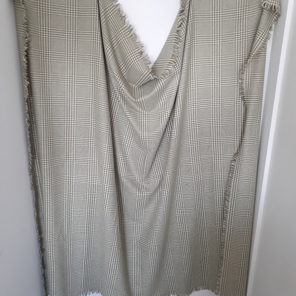 Throw - Picture 2 of 6